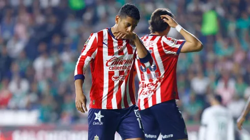 Luis Romo dejó con 10 jugadores a Chivas frente a Monterrey en el minuto 80.