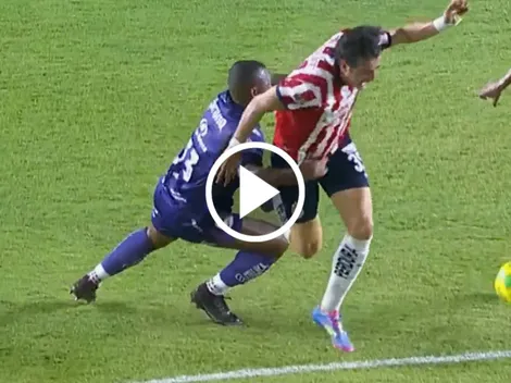 Arbitraje perdonó una clara expulsión al Mazatlán vs. Chivas