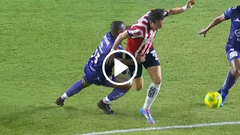 Arbitraje perdonó una clara expulsión al Mazatlán vs. Chivas