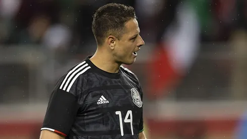 Chicharito Hernández y su observación con el DT de la Selección Mexicana.