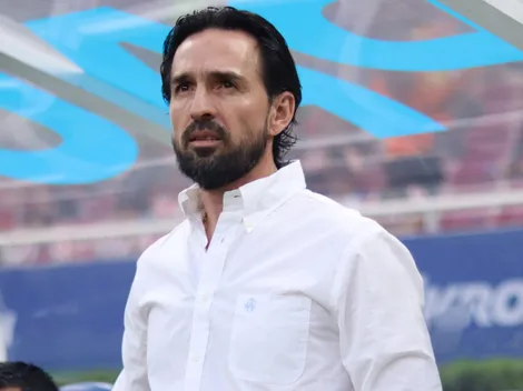 Gerardo Espinoza afirmó que el equipo no se mete atrás por culpa suya