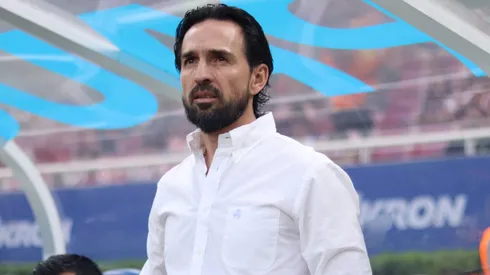 Gerardo Espinoza se está jugando su continuidad como director técnico de Chivas.