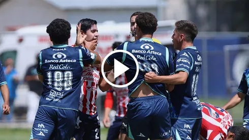 Chivas Sub-23 ante Puebla tuvo conato de bronca por esta falta.