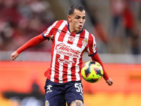 La imagen que demuestra que se acercaría la renovación de Hugo Camberos