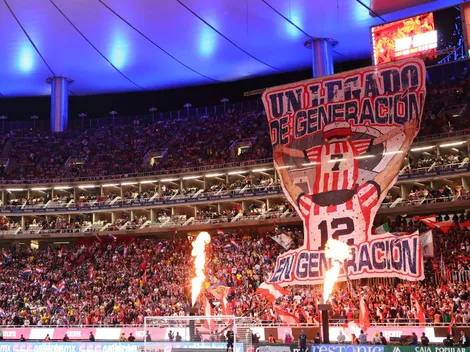 Aficionados de Chivas realizan una manifestación para apoyar al equipo