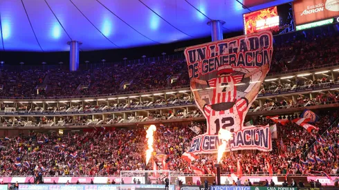 La afición de Chivas salió a apoyar al equipo antes del Clásico Tapatío.