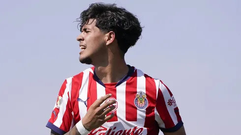Adrián Pelayo se van de Chivas tras el Clausura 2025.