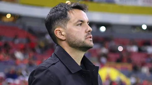 Nicolás Larcamón habría respondido a la oferta que Chivas le hizo.