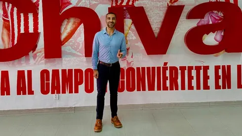 Simón Levy en el Estadio Akron.