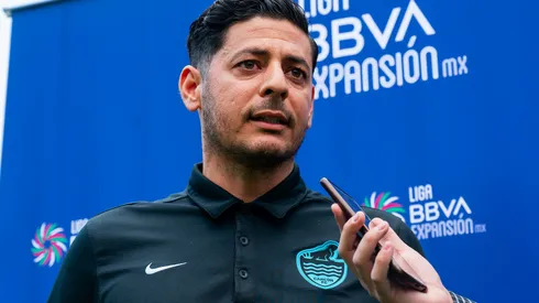 Alejandro Vela se rinde ante Benjamín Sánchez de Chivas.