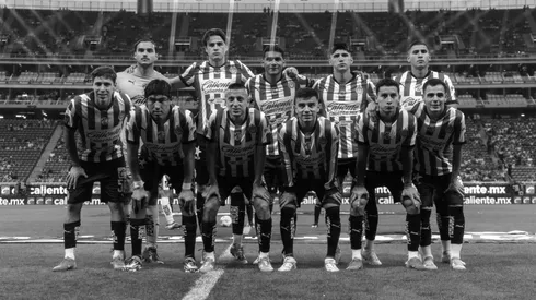 Madrugó a Chivas y anunció en redes sociales su salida del club
