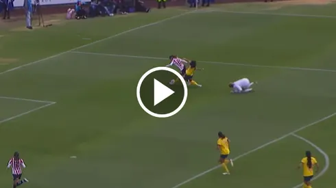 Licha Cervantes se perdió un gol cantado para Chivas.