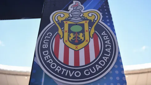 La evolución del escudo de Chivas a través del tiempo