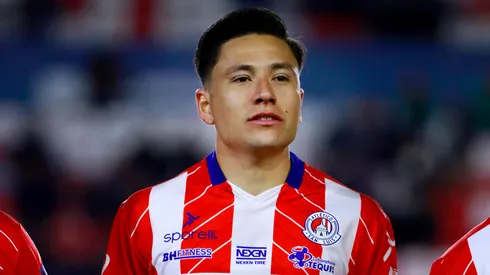 Óscar Macías tiene chances de regresar a Chivas.