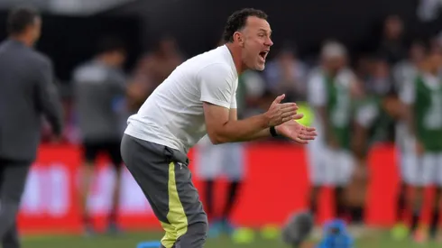 Gabriel Milito ya estaría pensando en el mercado de fichajes de Chivas.