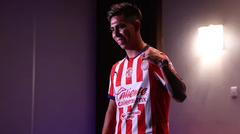 En el último día de mayo, Efraín Álvarez fue presentado como refuerzo de Chivas.