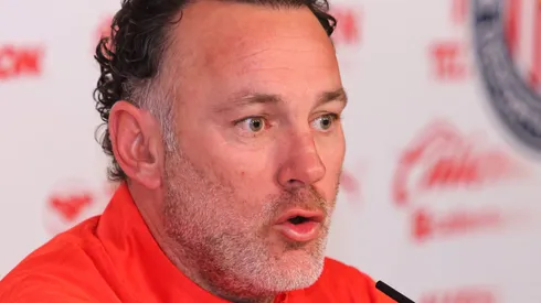 Milito recibió el respaldo de Chicharito Hernández.