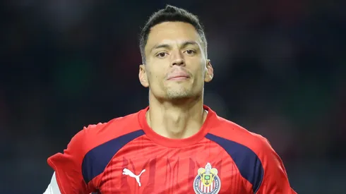 Óscar Whalley lucha para continuar en Chivas.