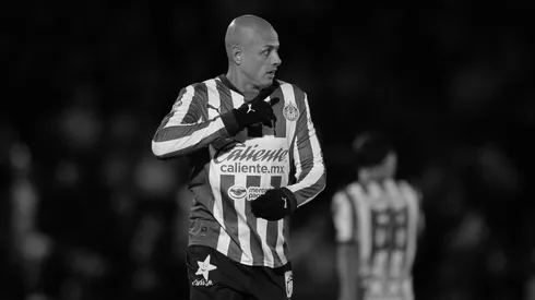Chivas confirmó la baja de Chicharito Hernández.