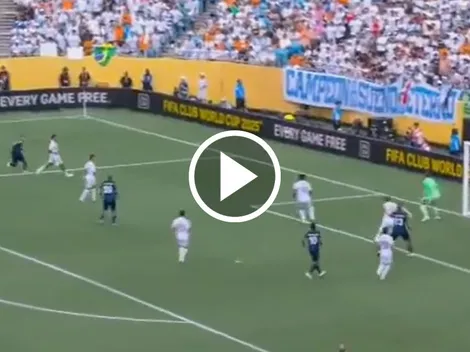 Bryan González, posible refuerzo de Chivas, casi le anota un golazo a Thibaut Courtois