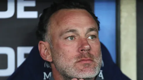 Gabriel Milito tiene gran gesto con jugadores de Chivas.