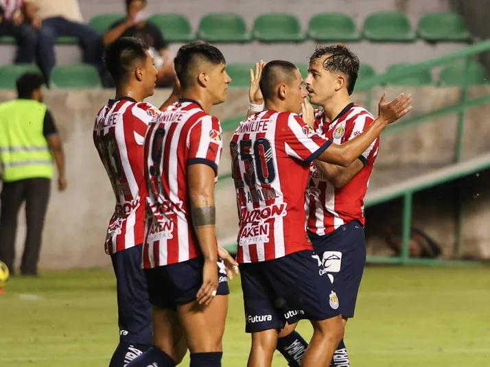 Chivas descarta a estos 2 jugadores como refuerzos