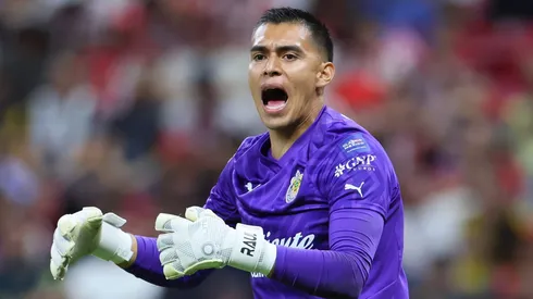 El rendimiento de Raúl Rangel en Chivas lo llevó a ser convocado para la Selección Mexicana.