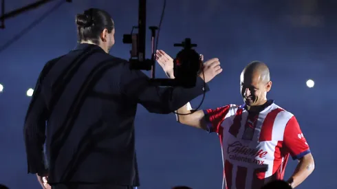 Amaury Vergara se asociará con Chicharito.