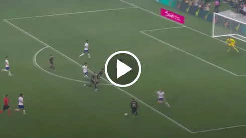 Roberto Alvarado estuvo cerca de marcar en la final de Copa Oro 2025.