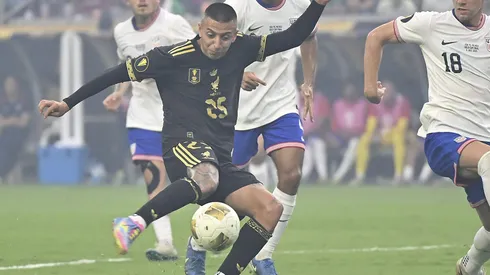 Roberto Alvarado era un habitual en Selección Mexicana.