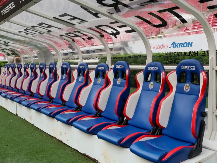 De sonar para Chivas a ser auxiliar en la Premier League