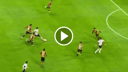 Gran jugada de Richard Ledezma, el mejor del PT contra Leones Negros.