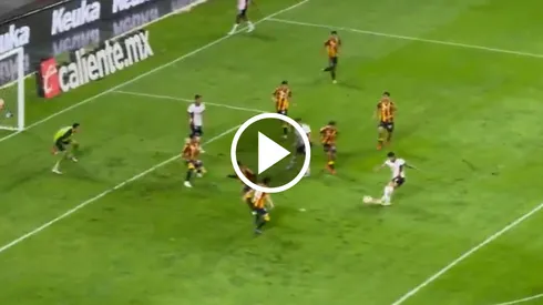 Alan Pulido, autor del segundo tanto contra Leones Negros.