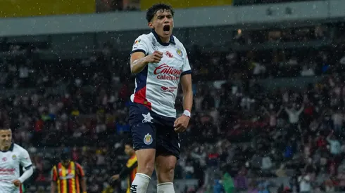 Richard Ledezma tiene gesto con la afición de Chivas.