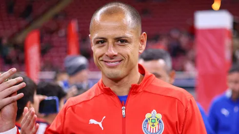 Javier Hernández podría estar jugando sus últimos meses en Chivas.