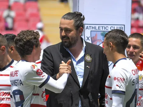 Afición de Chivas vuelve a la carga contra Amaury Vergara