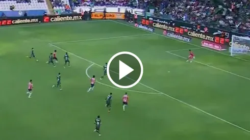 La terrible falla de Erick Gutiérrez en el Chivas vs. León