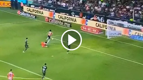 Cade Cowell perdonó en un mano a mano en Chivas vs. León