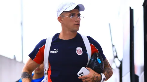 Alan Pulido está bloqueando su salida.