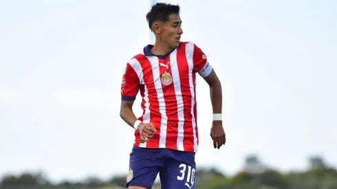 Santiago Sandoval sumó sus primeros minutos como futbolista profesional en Chivas.