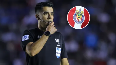 Adonai Escobedo dirigió el partido entre León y Chivas y generó polémica.