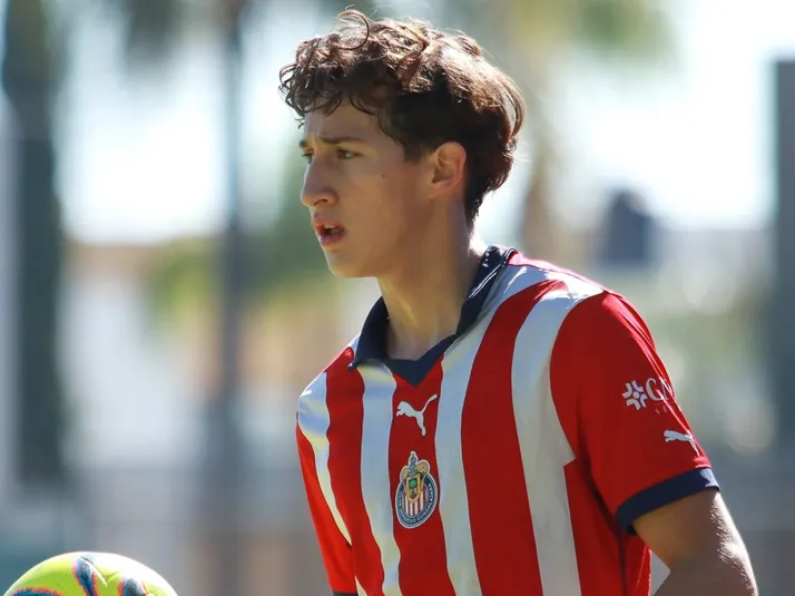 ¿Quién es Brandon Brocksom Caro, el canterano que anotó un hat-trick en la victoria de Chivas Sub19?