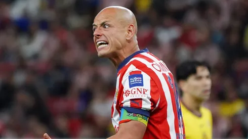 Javier Hernández genera ruido con los patrocinadores de Chivas.