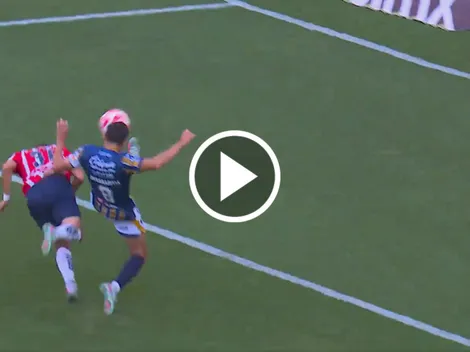 El extraño autogol que ocasionó Richard Ledezma para Chivas