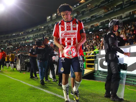 Erick Gutiérrez regaló otro penalti en Chivas vs. San Luis