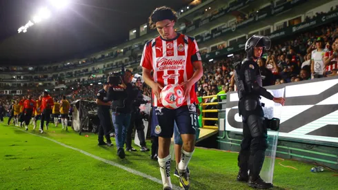 Erick Gutiérrez regaló otro penalti en Chivas vs. San Luis