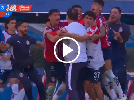 Así festejó la banca de Chivas el cuarto gol ante San Luis