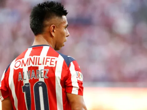 Afición de Chivas pide a Efraín Álvarez como titular