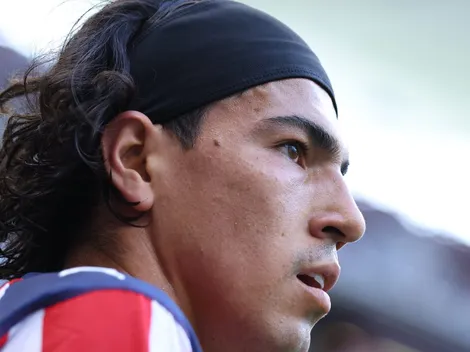 El festejo de Érick Gutiérrez contra los defensas del San Luis tras el 4-3 de Chivas