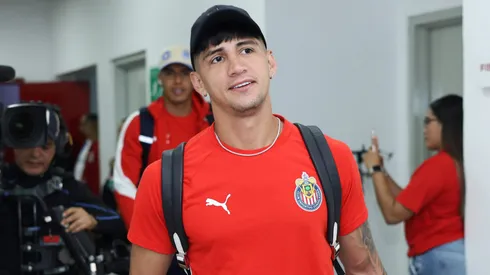 Alan Pulido tuvo un gesto especial con los aficionados de Chivas.